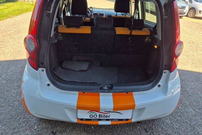 Grøn Opel Agila fra 2010