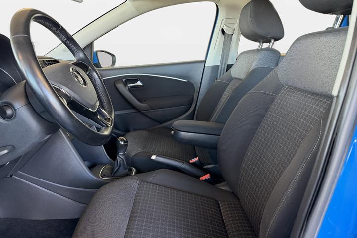 Blå VW Polo fra 2015