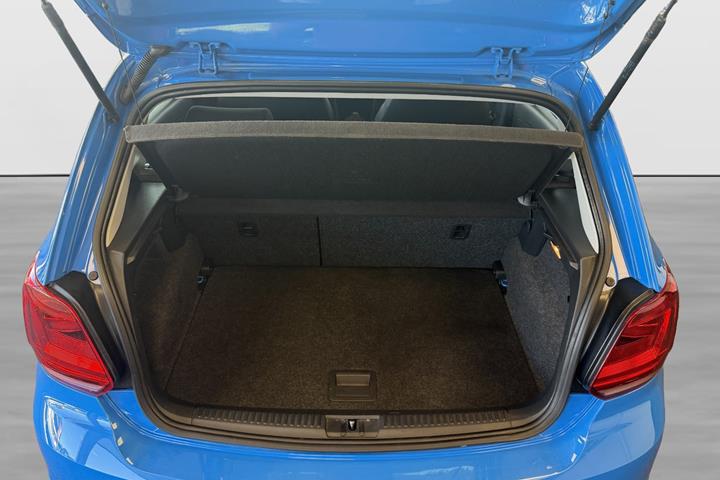 Blå VW Polo fra 2015