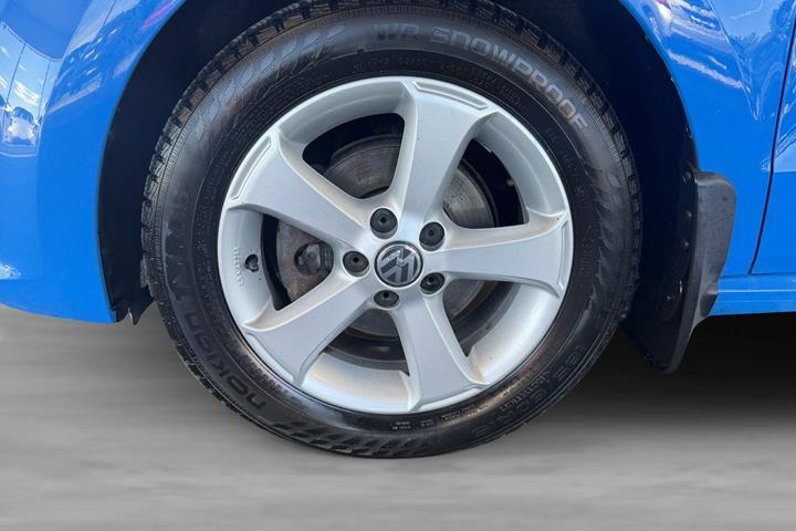 Blå VW Polo fra 2015