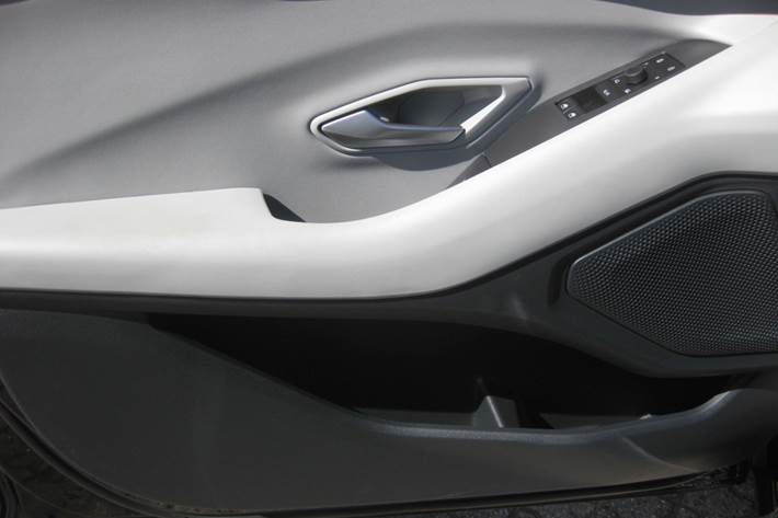 Sort Ford Explorer fra 2025