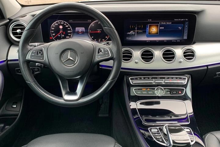 Hvid Mercedes E220 d fra 2016