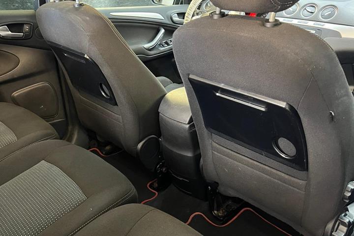 Sort Ford S-MAX fra 2015
