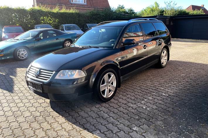 Sort VW Passat fra 2003