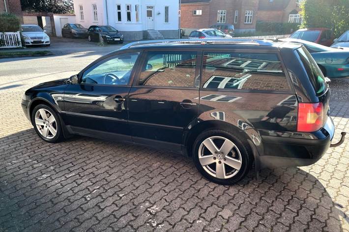 Sort VW Passat fra 2003
