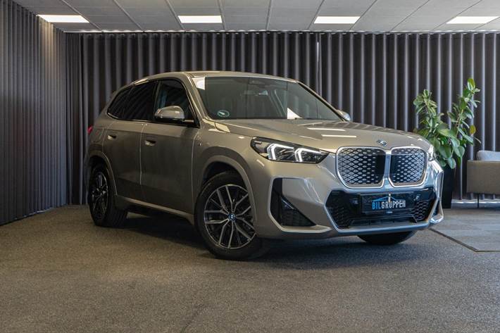Grå BMW iX1 fra 2024