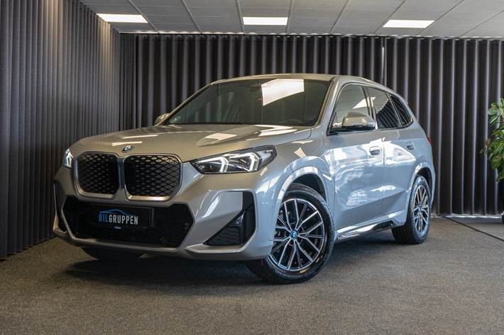 Grå BMW iX1 fra 2024