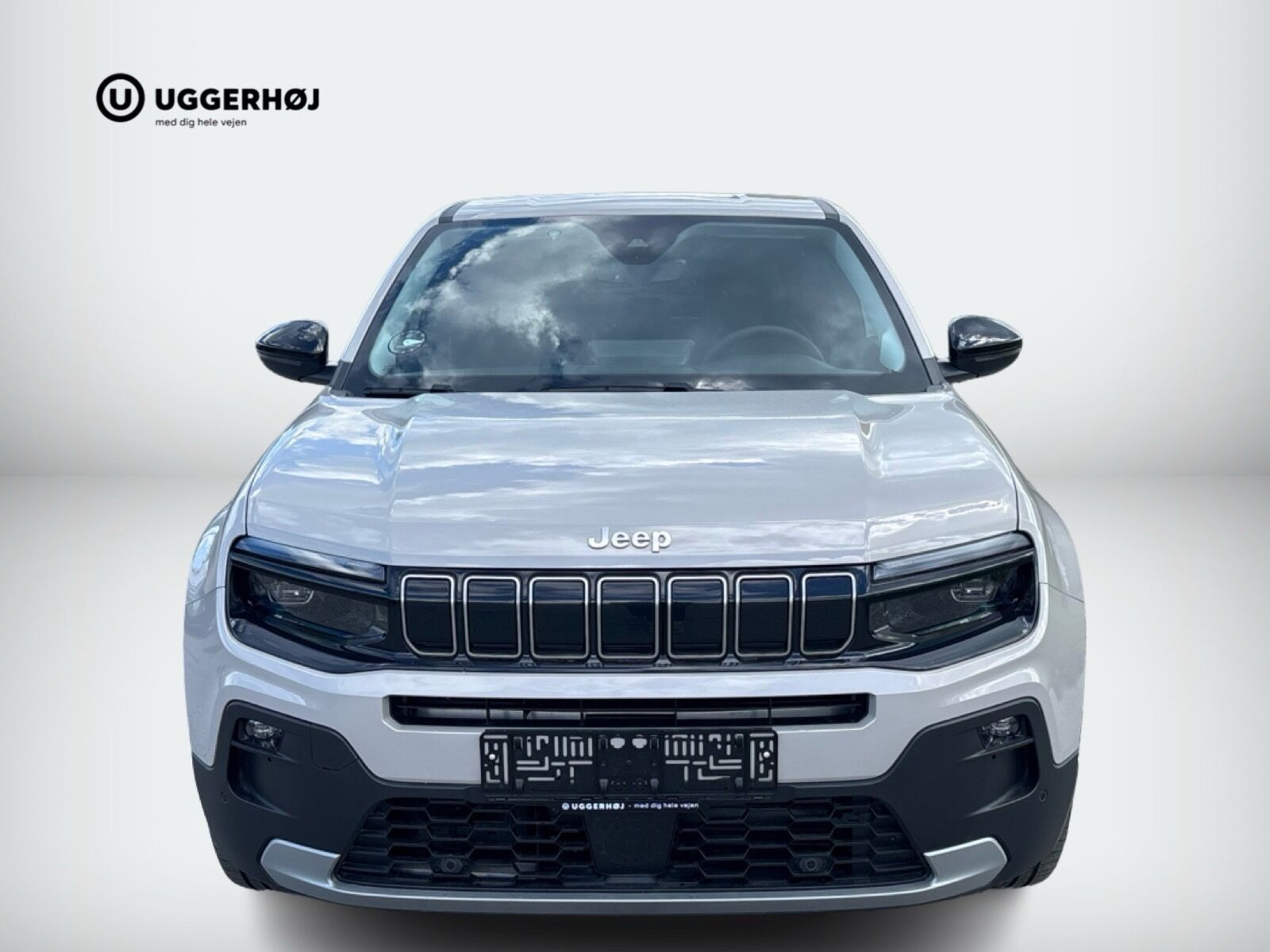 Beige Jeep Avenger fra 2025