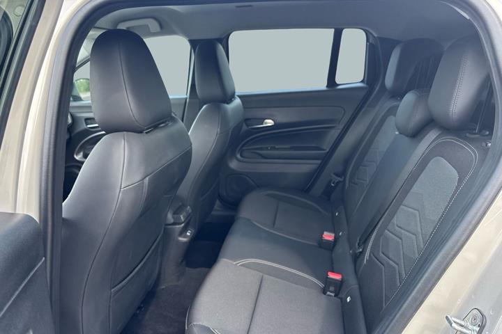 Beige Jeep Avenger fra 2025