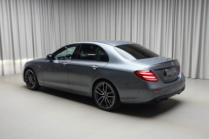Grå Mercedes E43 fra 2018