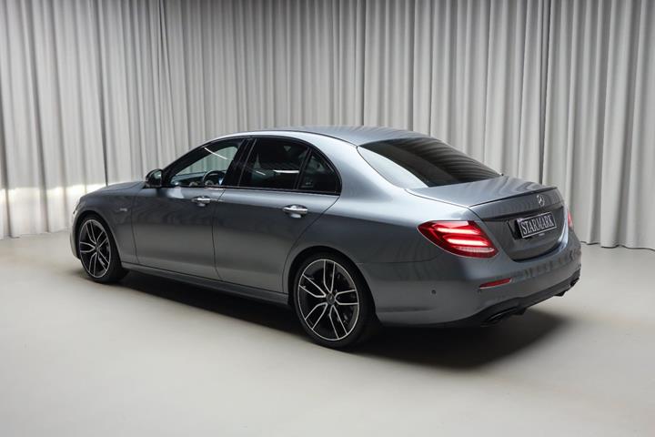 Grå Mercedes E43 fra 2018