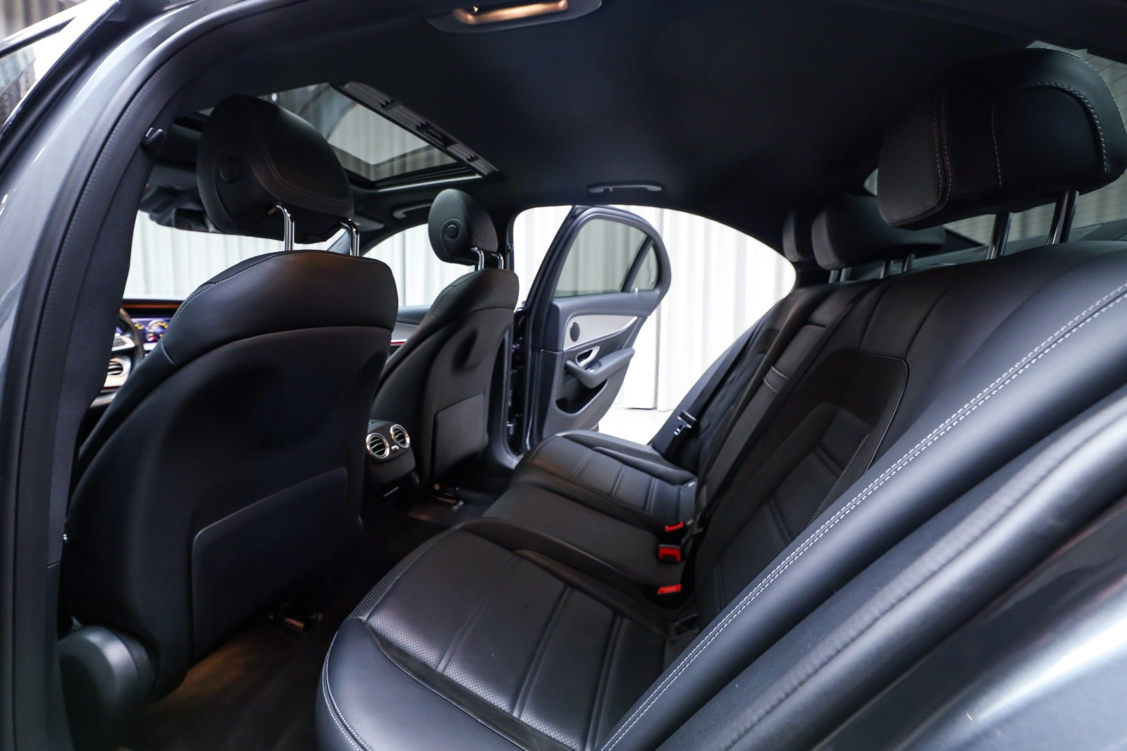 Grå Mercedes E43 fra 2018