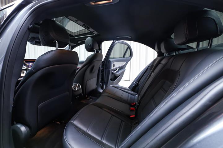Grå Mercedes E43 fra 2018
