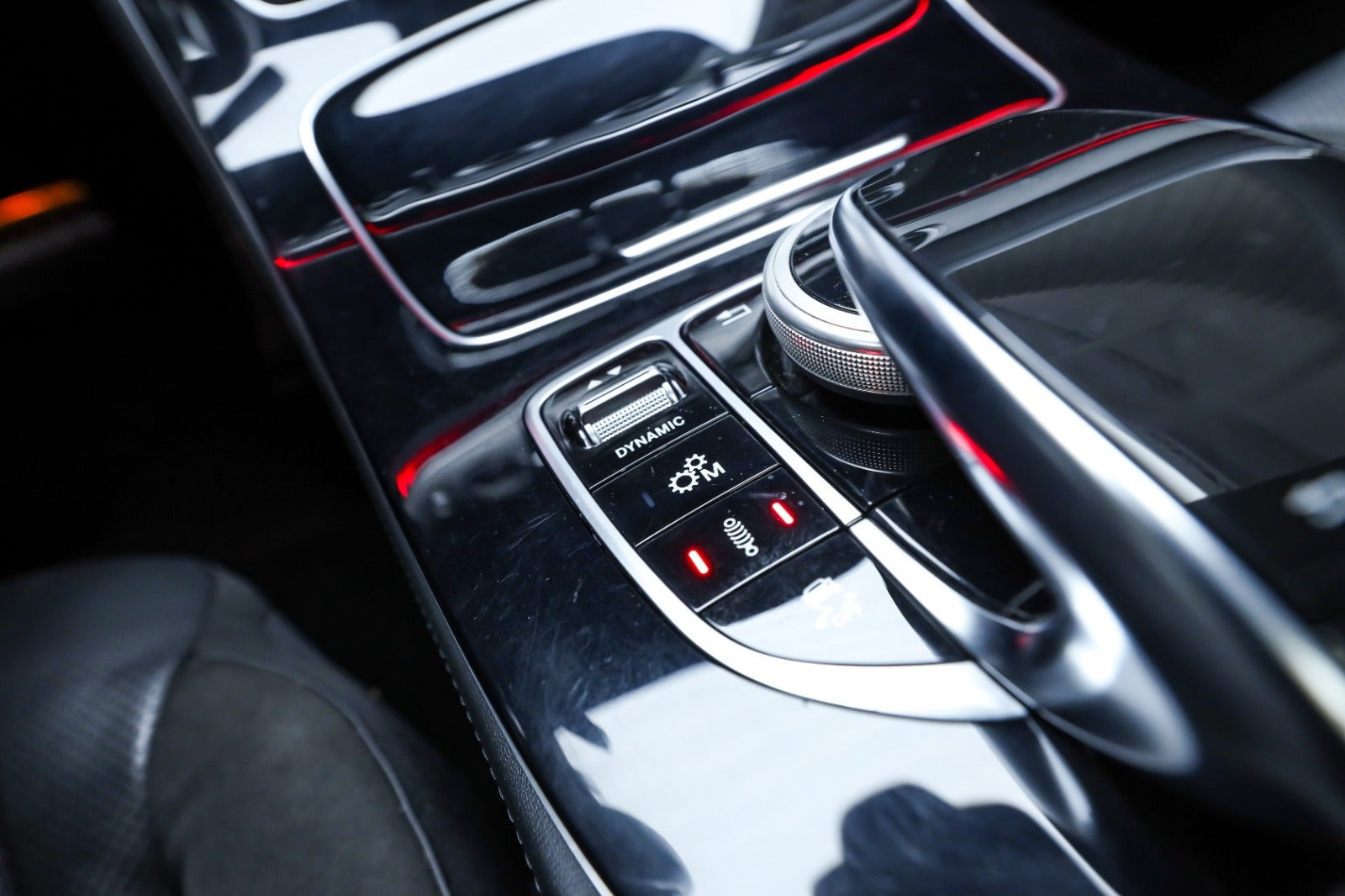 Grå Mercedes E43 fra 2018