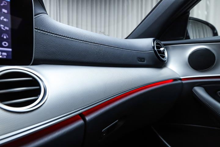 Grå Mercedes E43 fra 2018