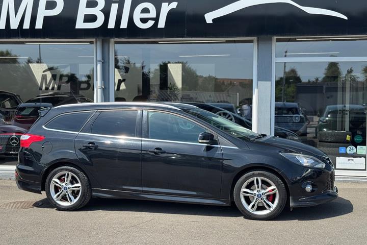 Sort Ford Focus fra 2013