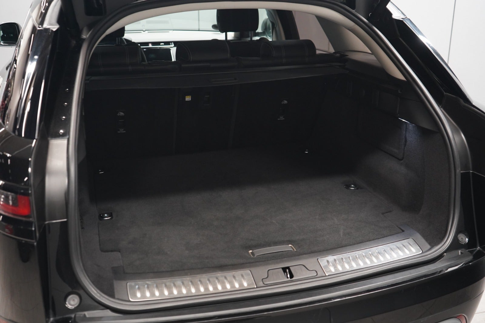 Sort Land Rover Range Rover Velar fra 2022