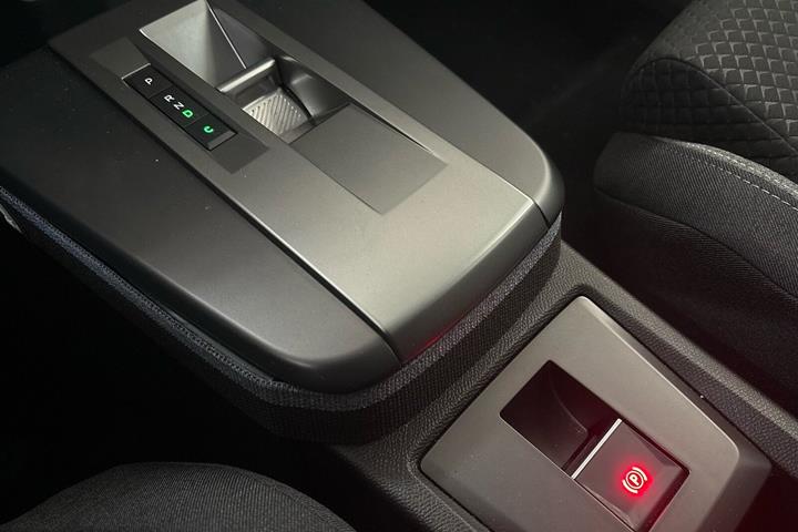 Sort Opel Frontera fra 2025