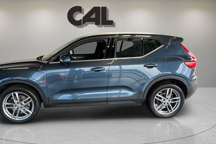 Blå Volvo XC40 fra 2021