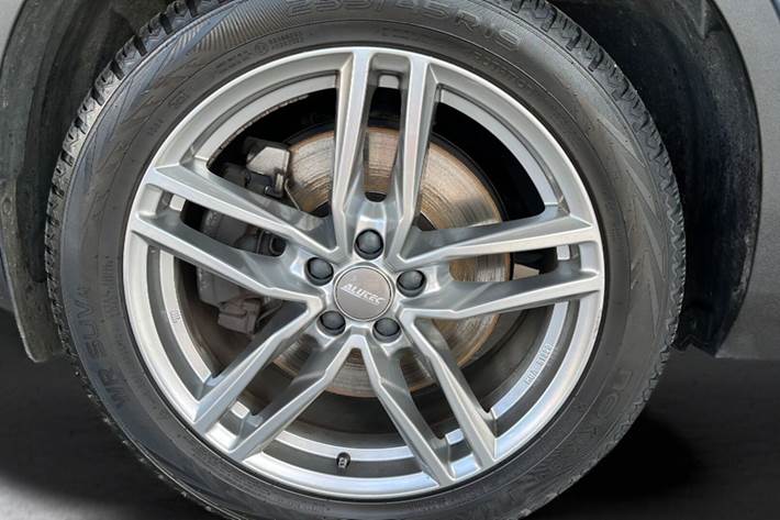 Blå Volvo XC40 fra 2021