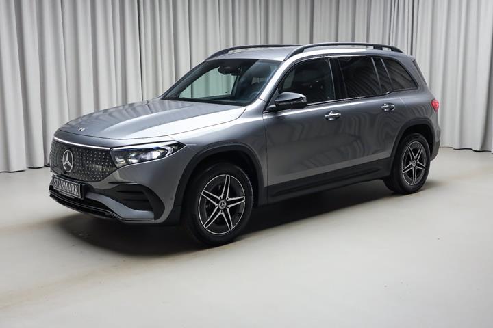 Grå Mercedes EQB250+ fra 2026 set udefra