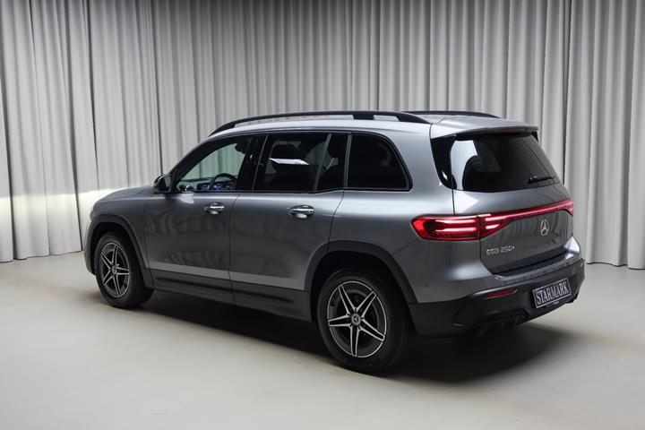 Grå Mercedes EQB250+ fra 2026