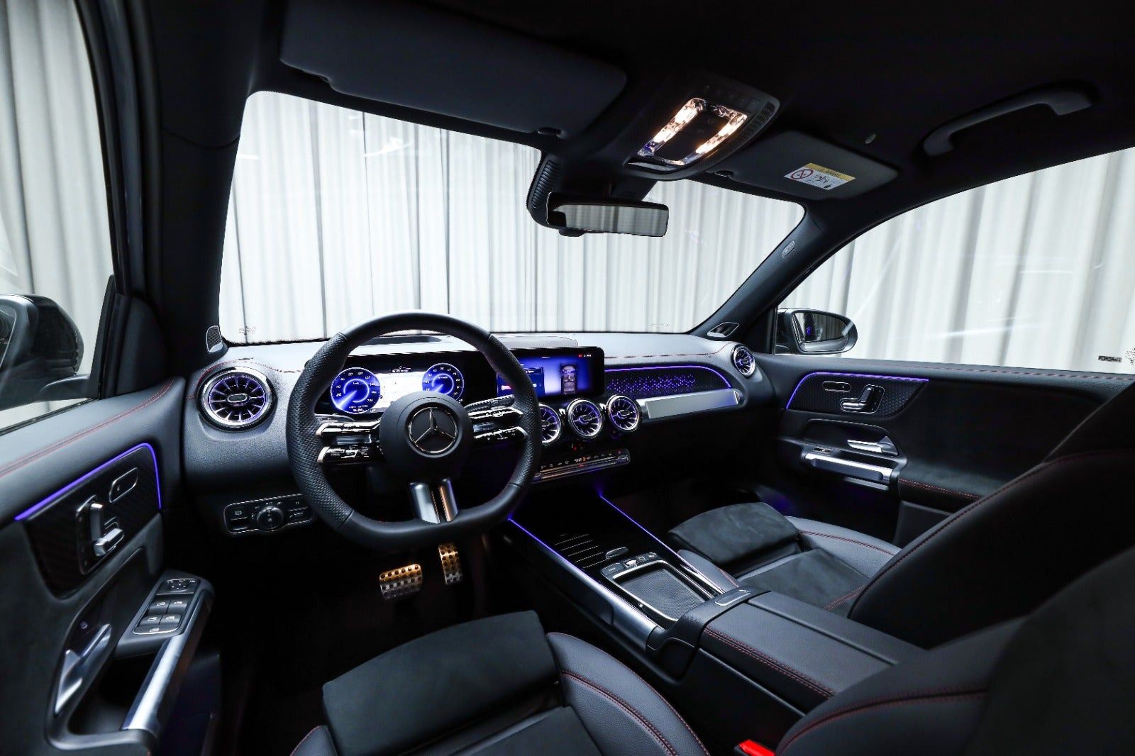 Grå Mercedes EQB250+ fra 2026