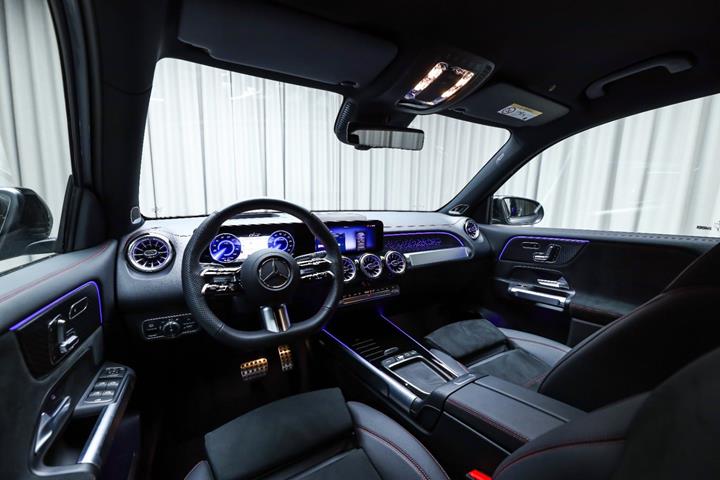 Grå Mercedes EQB250+ fra 2026