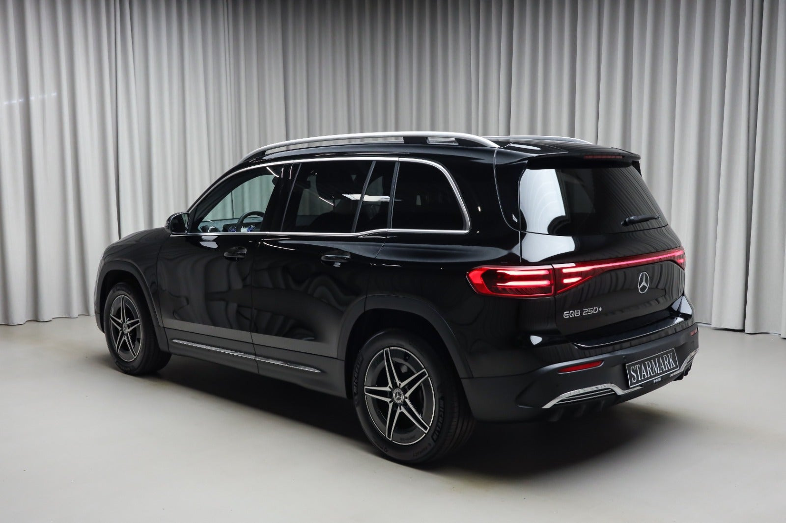 Sort Mercedes EQB250+ fra 2026