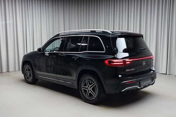 Sort Mercedes EQB250+ fra 2026