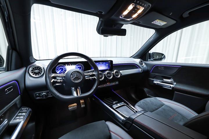 Sort Mercedes EQB250+ fra 2026