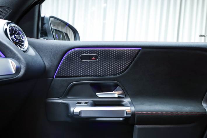 Sort Mercedes EQB250+ fra 2026