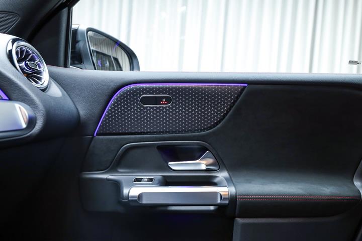 Sort Mercedes EQB250+ fra 2026