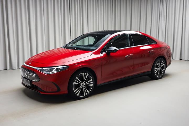 Rød Mercedes CLA250+ fra 2025