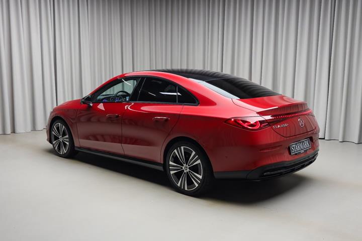Rød Mercedes CLA250+ fra 2025