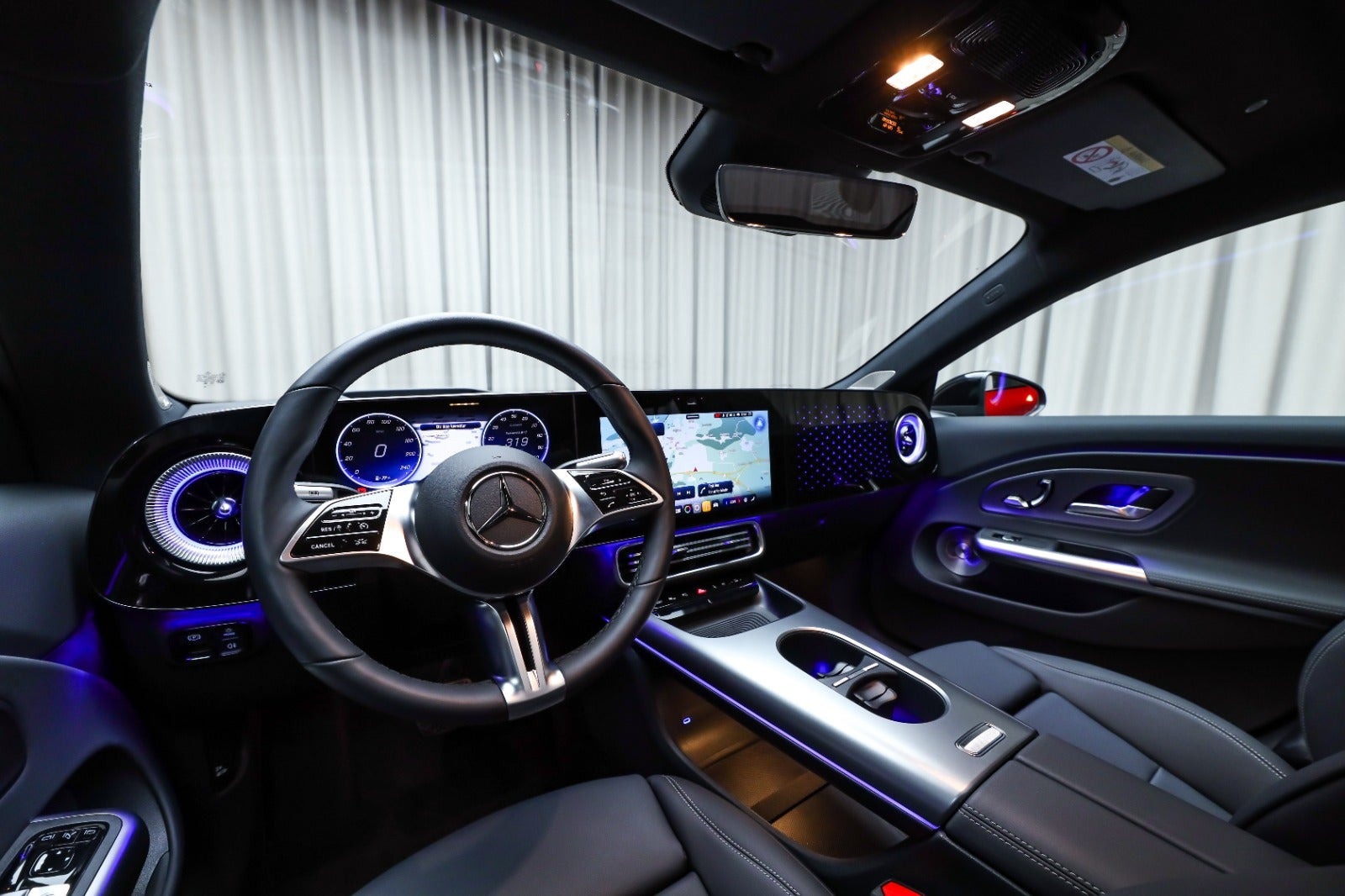 Rød Mercedes CLA250+ fra 2025
