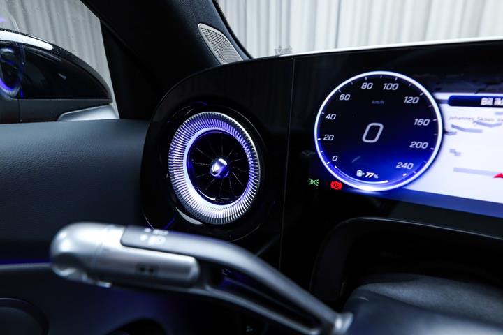 Rød Mercedes CLA250+ fra 2025