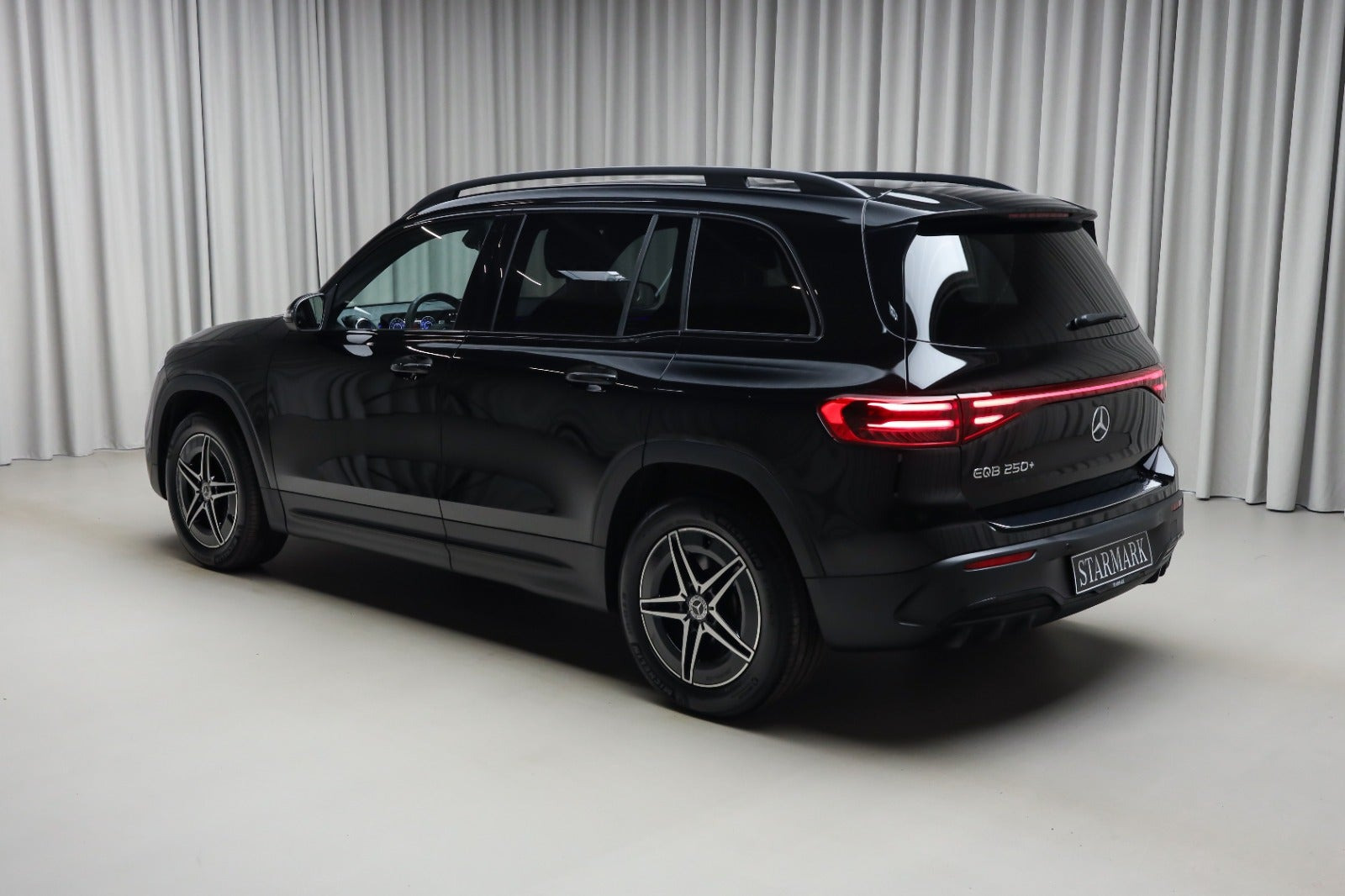 Sort Mercedes EQB250+ fra 2026
