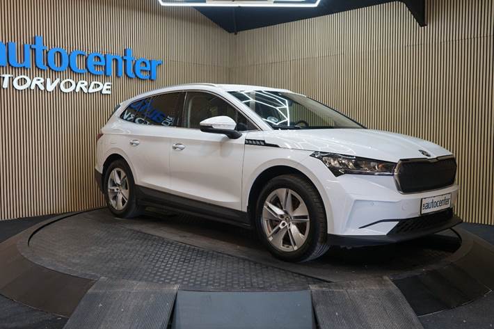 Hvid Skoda Enyaq fra 2022
