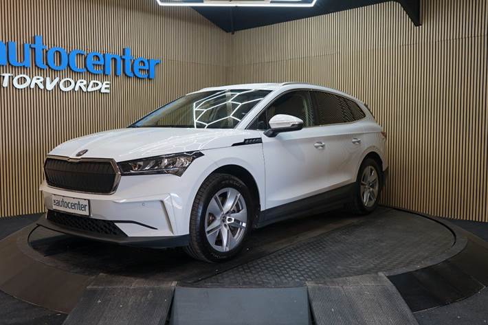 Hvid Skoda Enyaq fra 2022