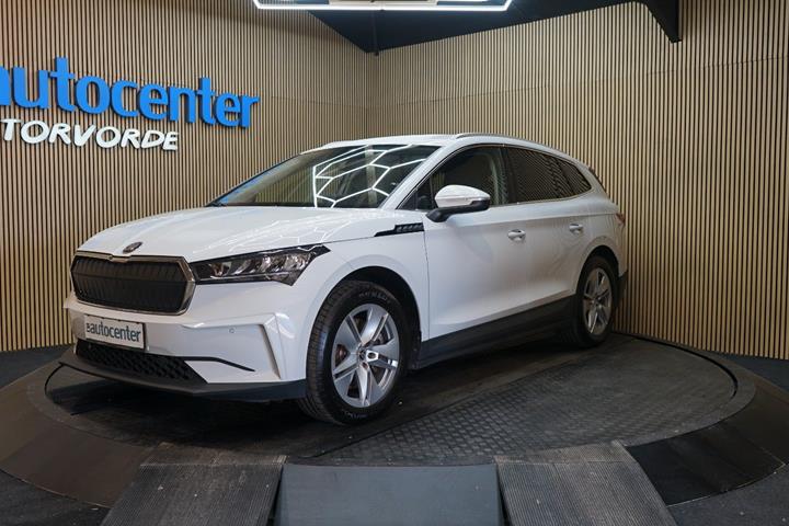 Hvid Skoda Enyaq fra 2022