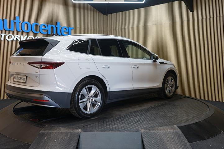 Hvid Skoda Enyaq fra 2022