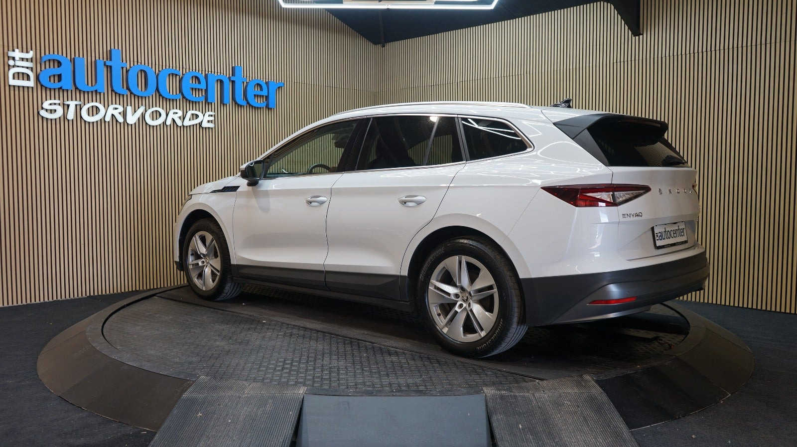 Hvid Skoda Enyaq fra 2022