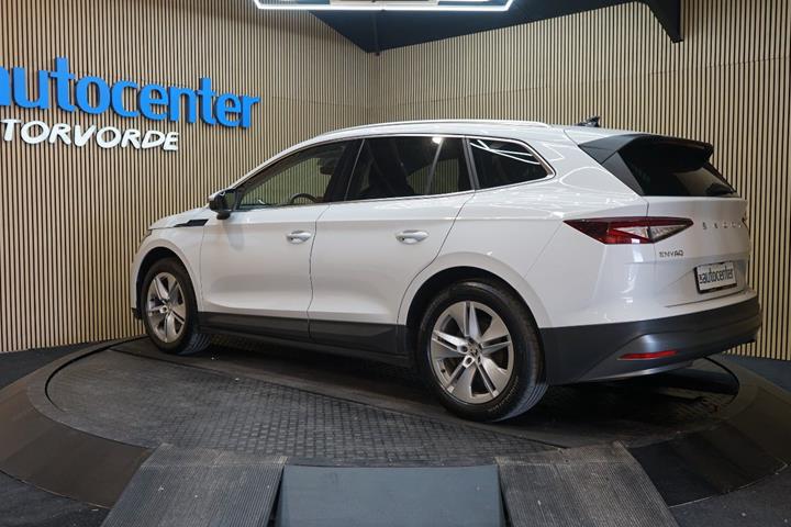 Hvid Skoda Enyaq fra 2022