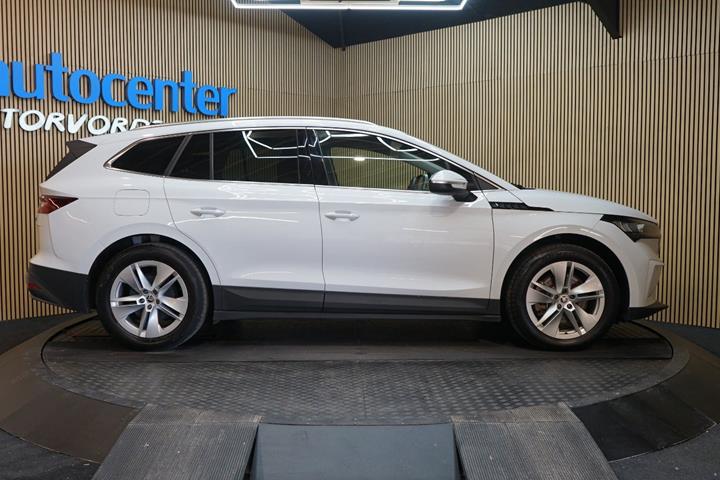 Hvid Skoda Enyaq fra 2022