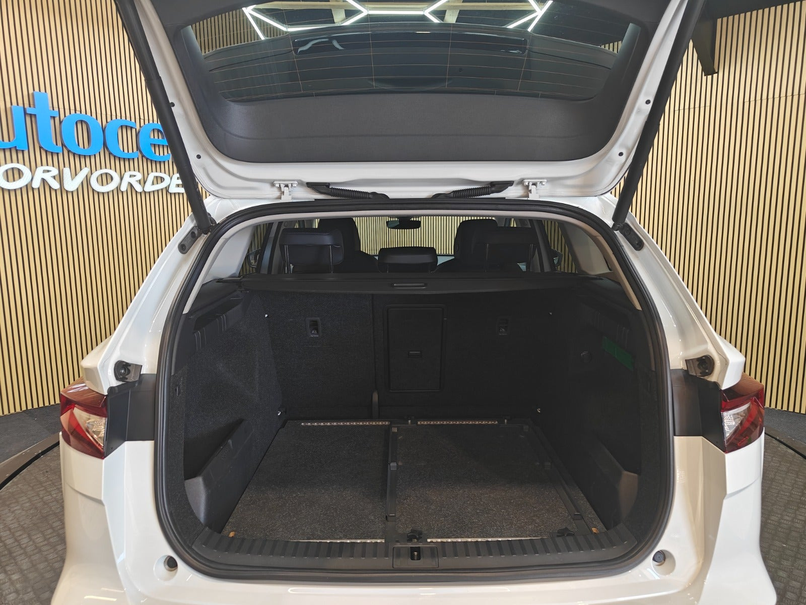 Hvid Skoda Enyaq fra 2022