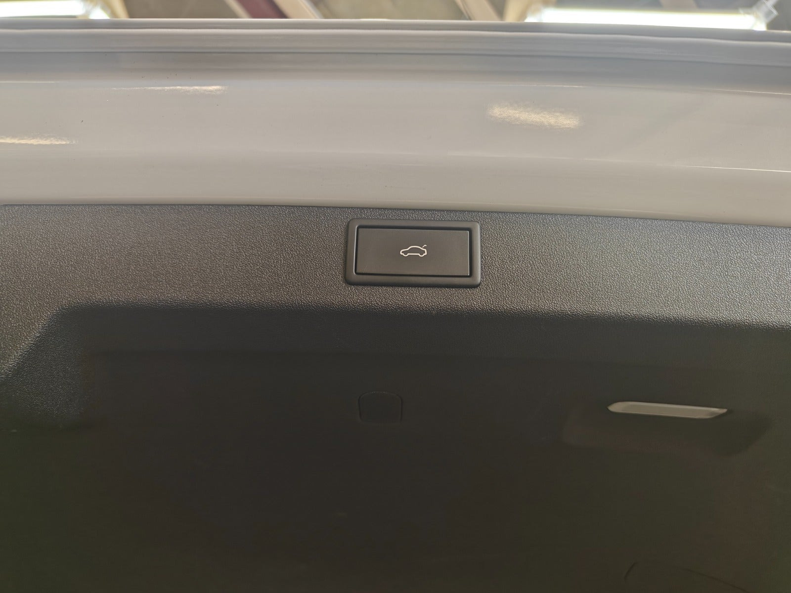 Hvid Skoda Enyaq fra 2022