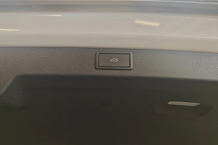 Hvid Skoda Enyaq fra 2022