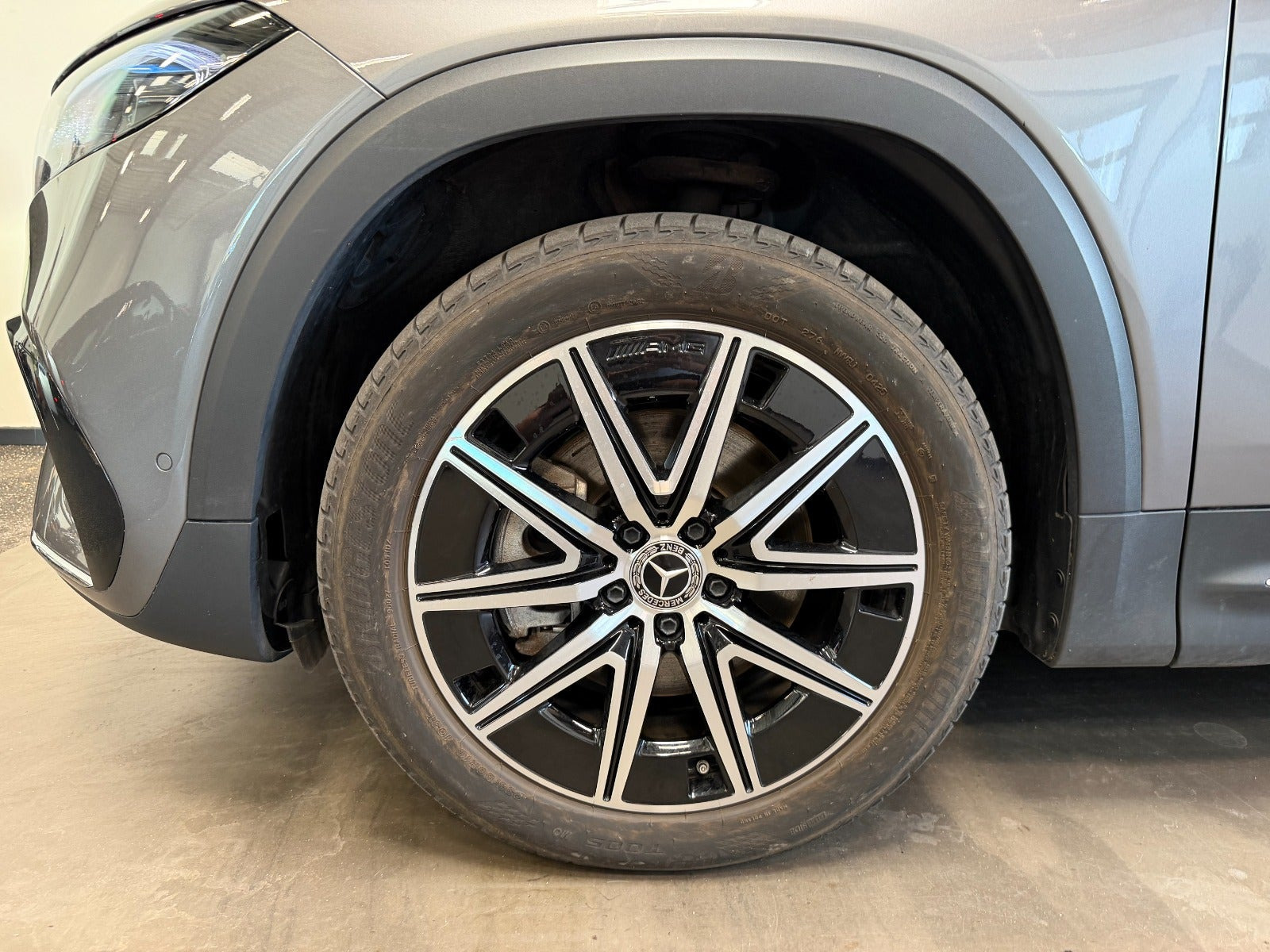 Grå Mercedes EQB250+ fra 2024