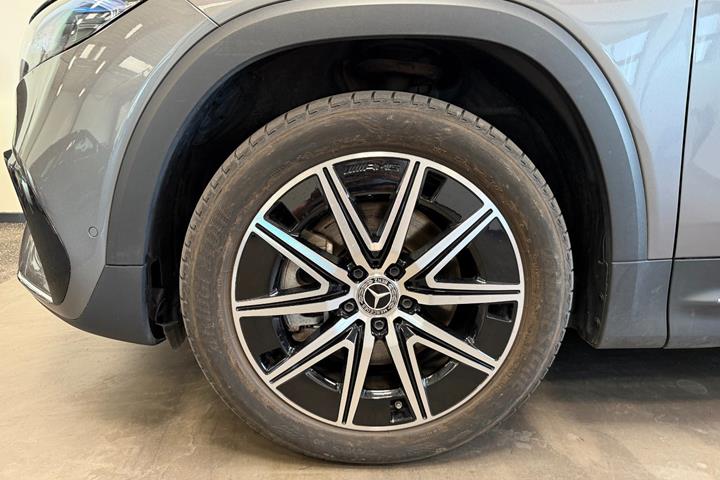 Grå Mercedes EQB250+ fra 2024